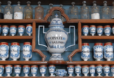 Apothicairerie Bourg-en-Bresse - D&eacute;tail pots officine